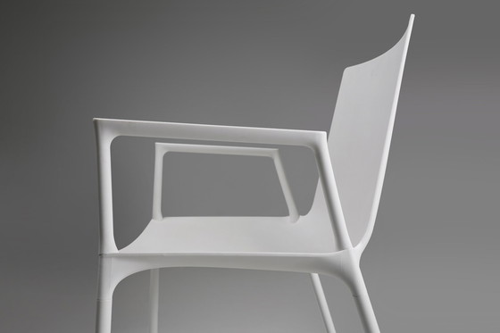 Image 1 of Silla de diseño blanca del siglo XXI con reposabrazos, Bélgica