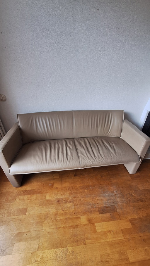 Leolux 2 seater sofa beige