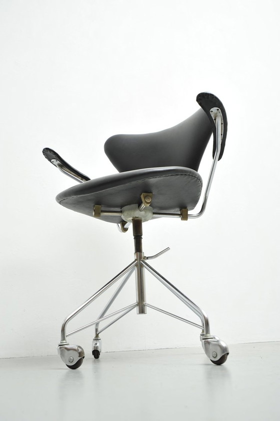 Image 1 of Arne Jacobsen Model 3217 Swivel Desk Chair 1950s