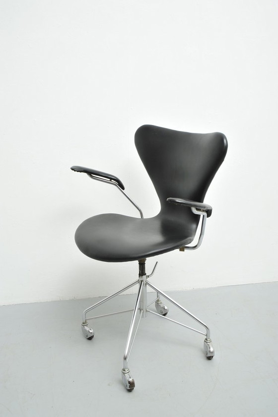 Image 1 of Arne Jacobsen Model 3217 Swivel Desk Chair 1950s