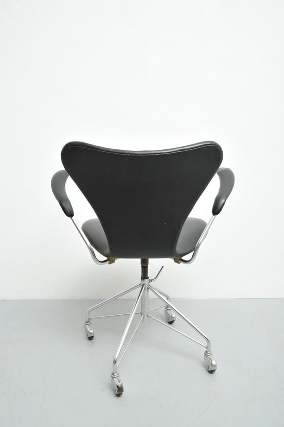 Image 1 of Arne Jacobsen Model 3217 Swivel Desk Chair 1950s