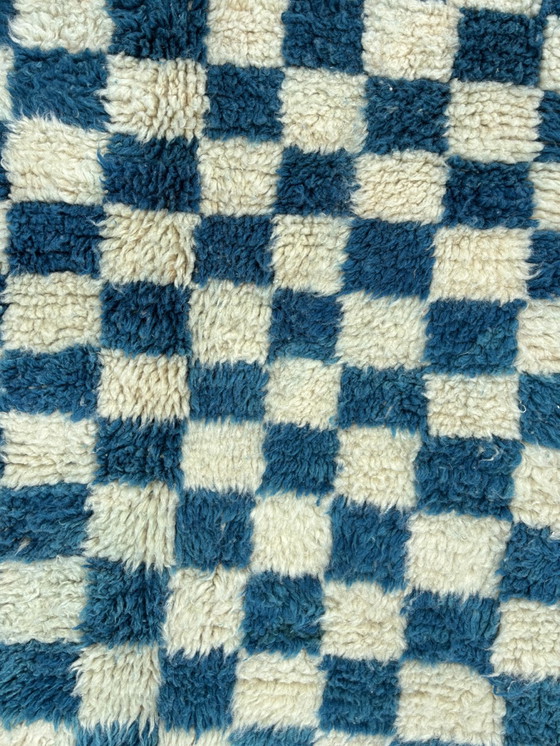 Image 1 of "Azzad" - Tapis marocain bleu à carreaux tissé à la main