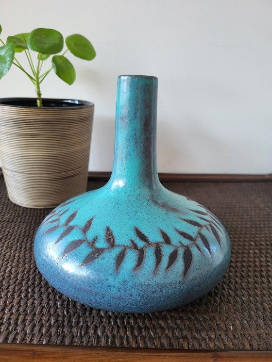 Image 1 of Vaso in terracotta vintage, design astratto con decorazioni a foglie