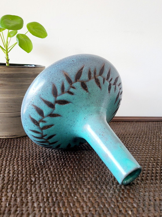 Image 1 of Vaso in terracotta vintage, design astratto con decorazioni a foglie