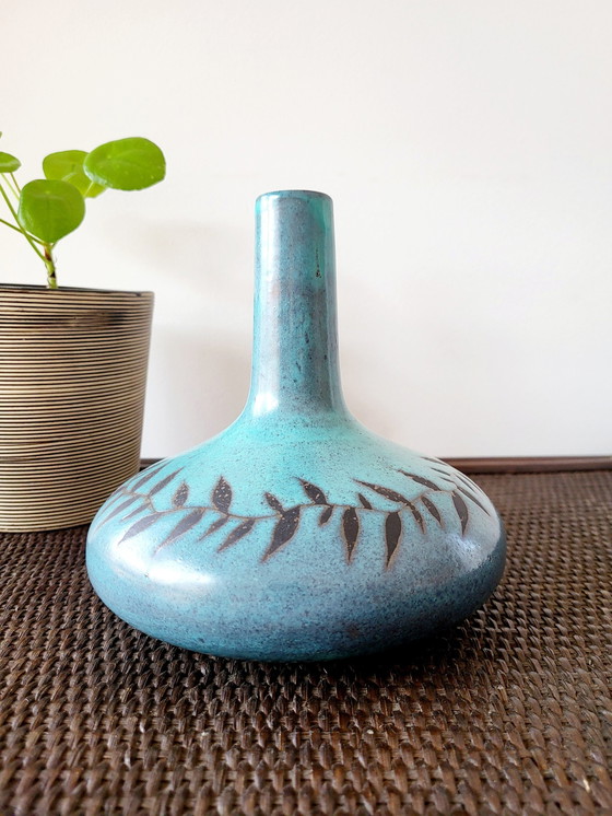 Image 1 of Vaso in terracotta vintage, design astratto con decorazioni a foglie