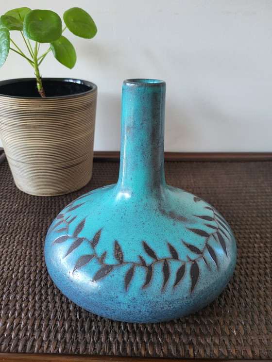 Image 1 of Vaso in terracotta vintage, design astratto con decorazioni a foglie