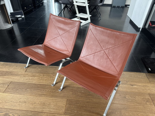 2 chaises PK22 en cuir cognac de Poul Kjærholm pour E. Kold Christensen