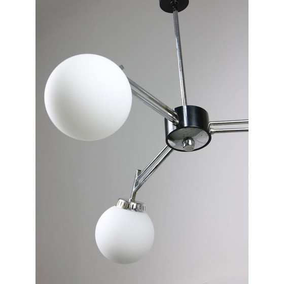 Image 1 of Lampadario vintage italiano in stile Space Age cromato e opalino a 3 bracci