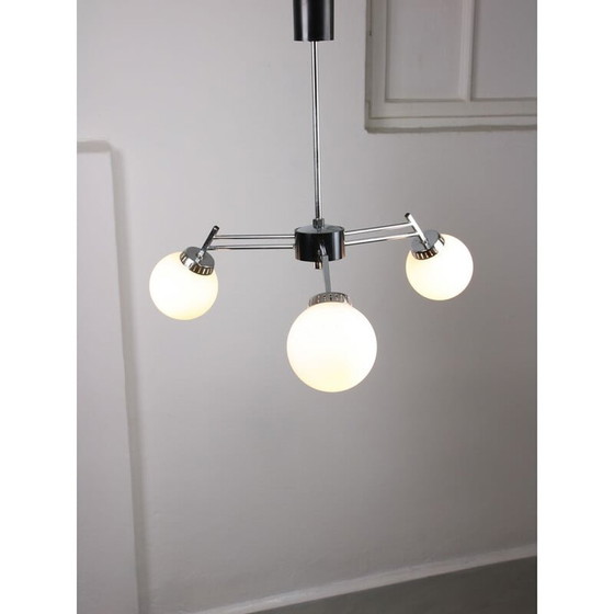 Image 1 of Lampadario vintage italiano in stile Space Age cromato e opalino a 3 bracci