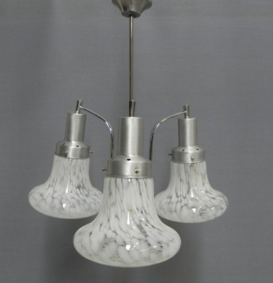 Image 1 of Lampada a sospensione vintage con 3 paralumi in vetro opaco