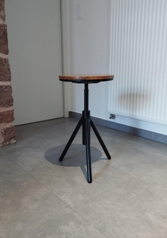 Image 1 of Sgabello vintage, stile industriale, gamba a treppiede, seduta regolabile