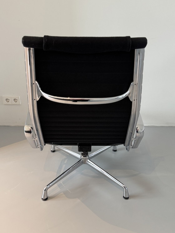 Image 1 of Vitra Eames Ea-124 Lounge Chair