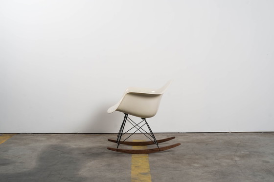 Image 1 of Charles &amp; Ray Eames - Sedia a dondolo Herman Miller RAR