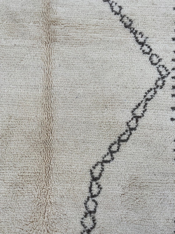 Image 1 of White and gray moroccan wool rug 