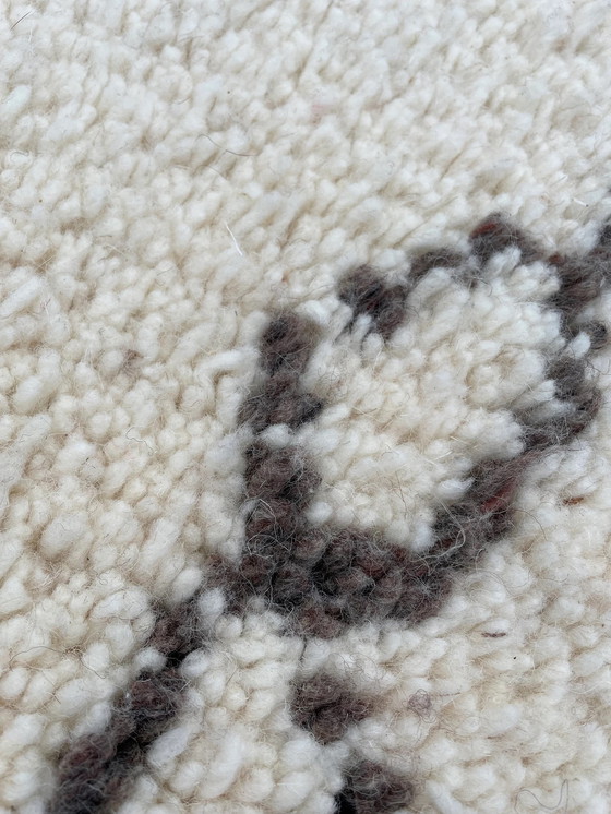 Image 1 of White and gray moroccan wool rug 