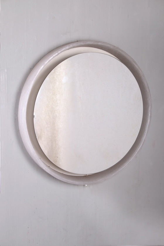 Image 1 of Specchio da bagno rotondo vintage in plexiglass con illuminazione interna.