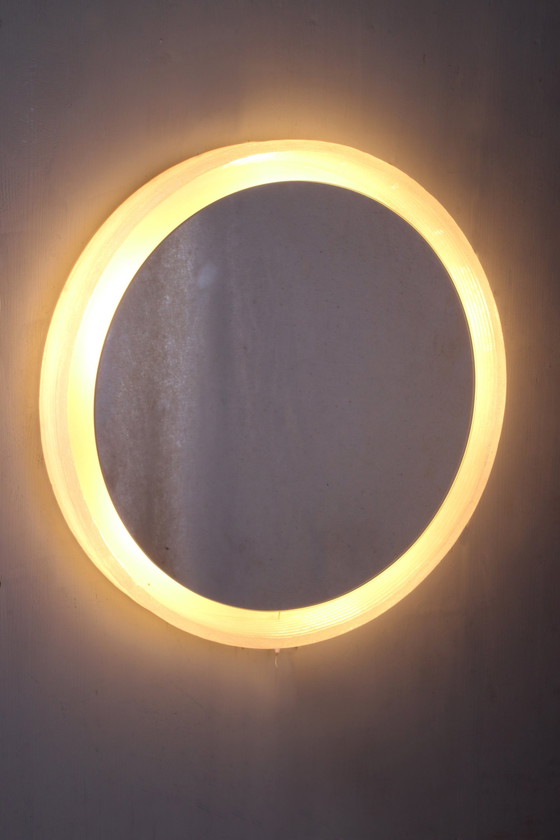 Image 1 of Specchio da bagno rotondo vintage in plexiglass con illuminazione interna.