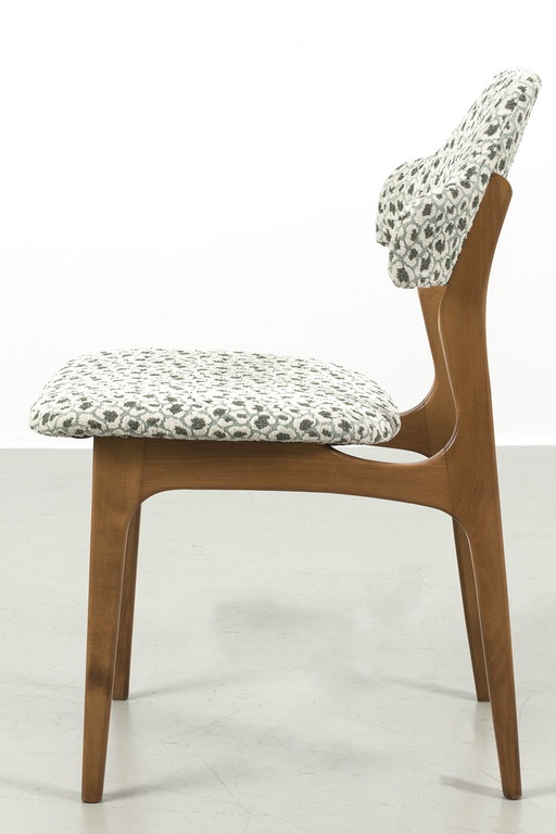 Chaise vintage avec nouveau rembourrage