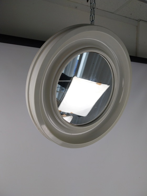 Image 1 of 1 X Miroir en plastique des années 1970 fabriqué en Italie.