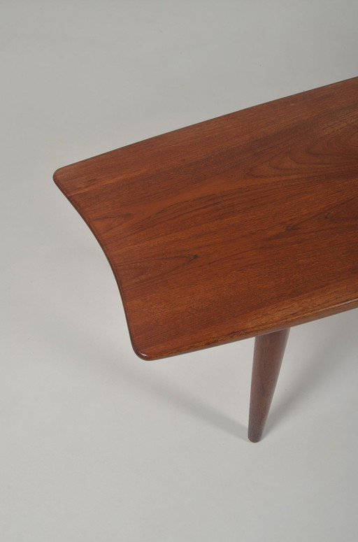 Danish coffee table in solid wood with fine design, 1960s