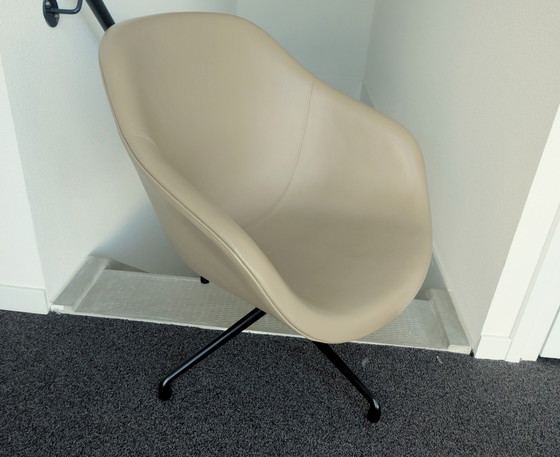 Image 1 of 2x HAY A propos d'un fauteuil bas Lounge AAL81 fauteuils pivotants