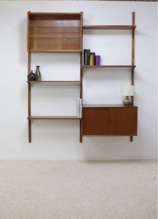 Poul Cadovius shelf