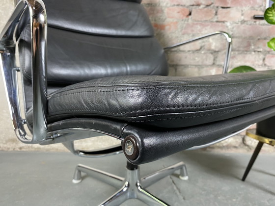 Image 1 of Herman Miller Soft Pad Chair EA 216 de Charles & Ray Eames