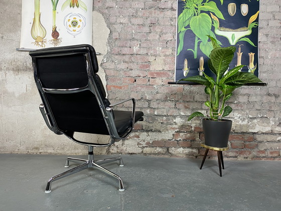 Image 1 of Herman Miller Soft Pad Chair EA 216 de Charles & Ray Eames