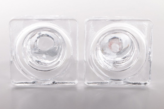 Image 1 of Lot de deux bougeoirs vintage en verre des années 1960, fabriqués en Scandinavie. Une paire de bougeoirs en verre des années 196