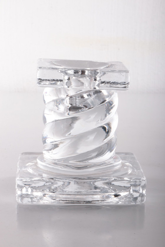 Image 1 of Lot de deux bougeoirs vintage en verre des années 1960, fabriqués en Scandinavie. Une paire de bougeoirs en verre des années 196