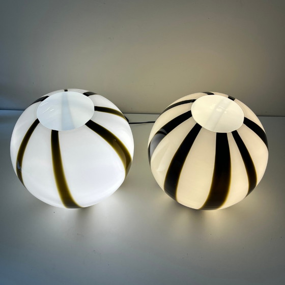 Image 1 of Lampe à poser boule de verre XL, noir et blanc - design italien