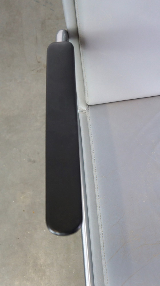 Image 1 of Fauteuil vintage bauhaus en cuir de vachette gris