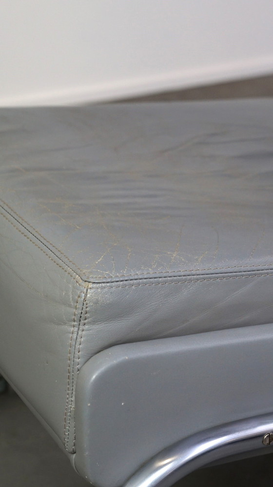 Image 1 of Fauteuil vintage bauhaus en cuir de vachette gris