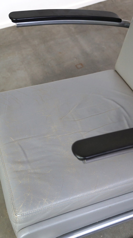 Image 1 of Fauteuil vintage bauhaus en cuir de vachette gris