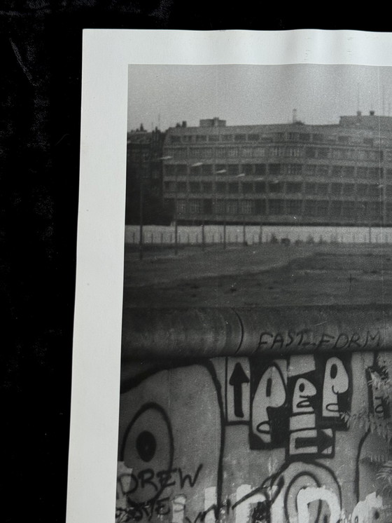 Image 1 of Laurent Tchedry - a Berlin wall. 1989