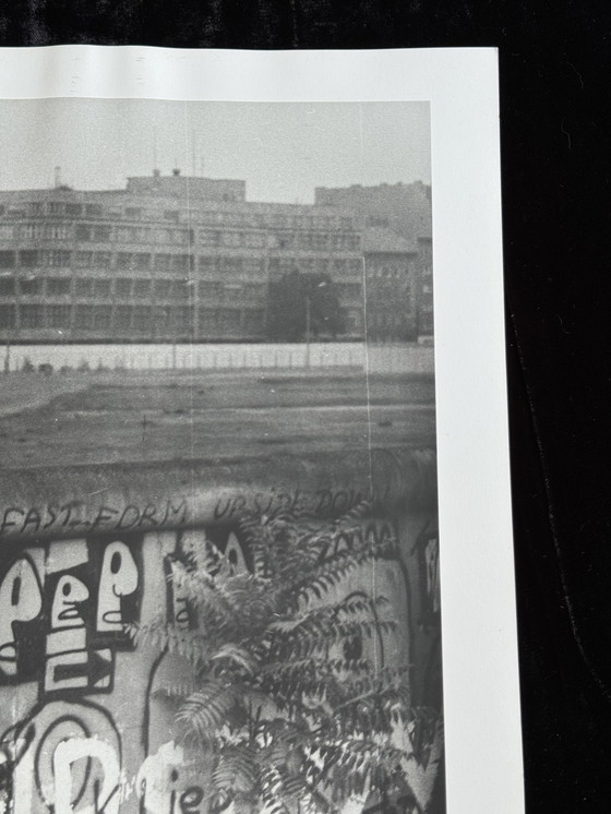 Image 1 of Laurent Tchedry - a Berlin wall. 1989