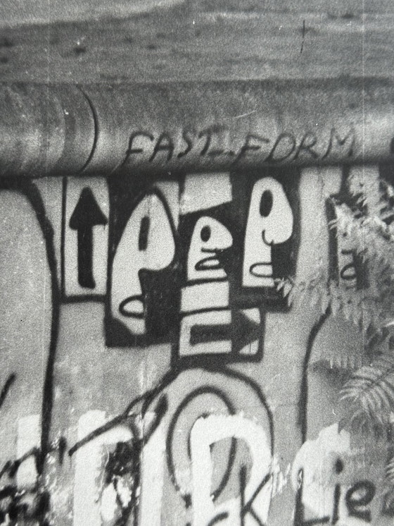 Image 1 of Laurent Tchedry - a Berlin wall. 1989