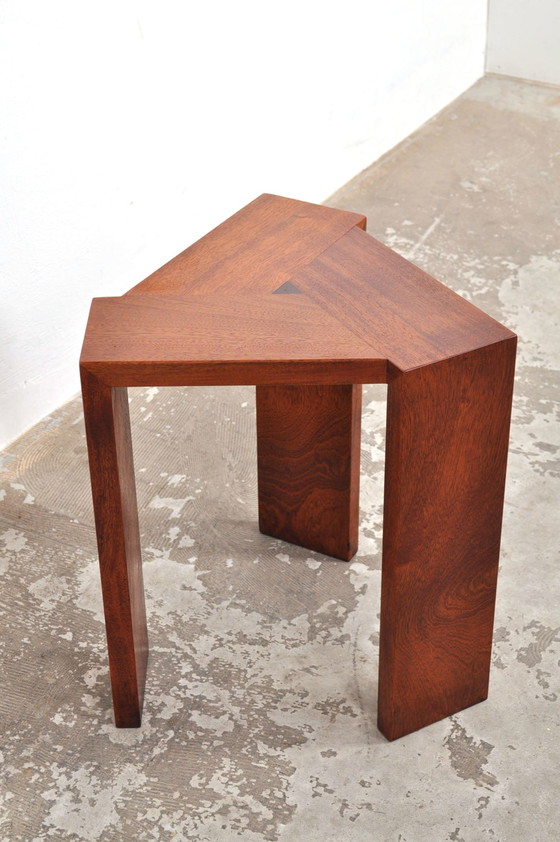 Image 1 of Mesa auxiliar de diseño de caoba de los años 60