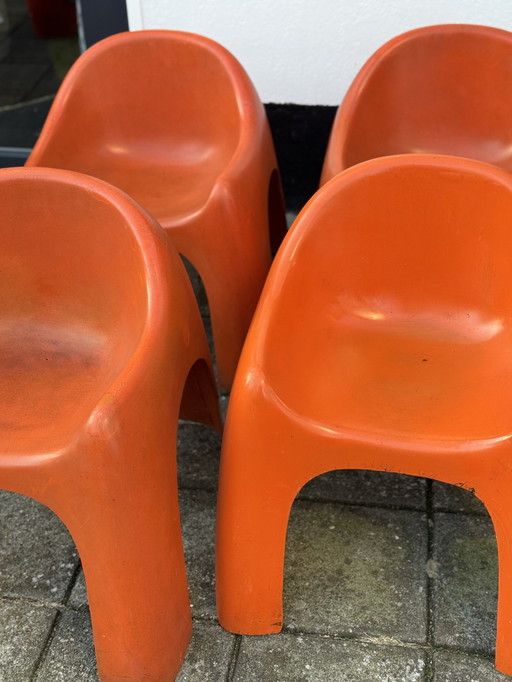 4 Fiberglass Tub Chairs