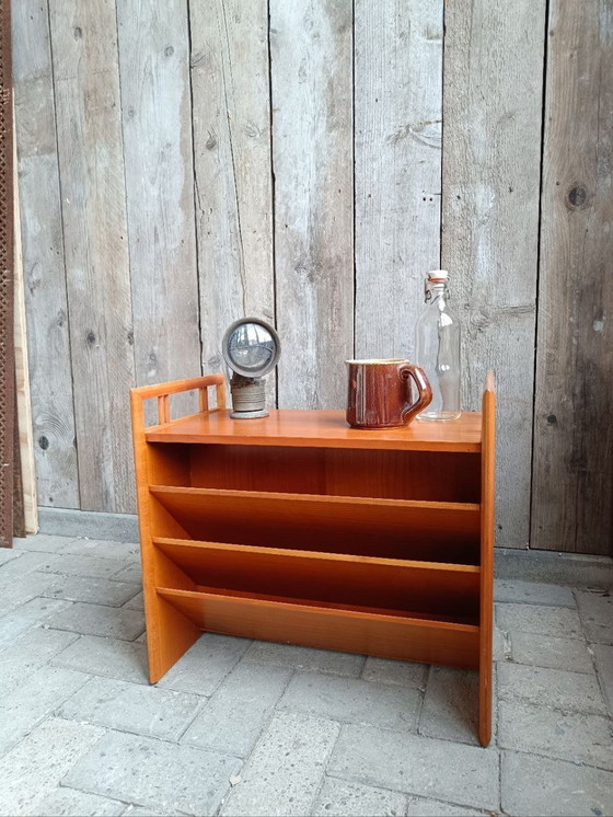 Image 1 of Revistero/Mesa auxiliar de estilo moderno de mediados de siglo