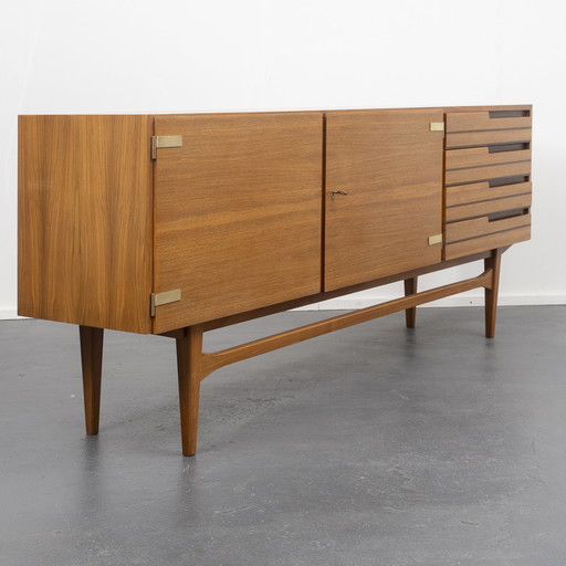 Années 60 Sideboard, noyer,restauré, 200cm