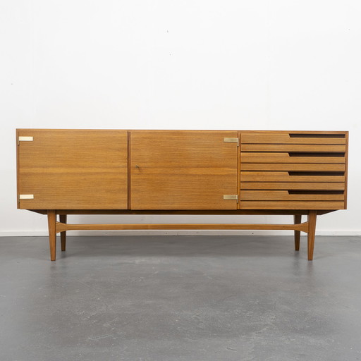 Années 60 Sideboard, noyer,restauré, 200cm