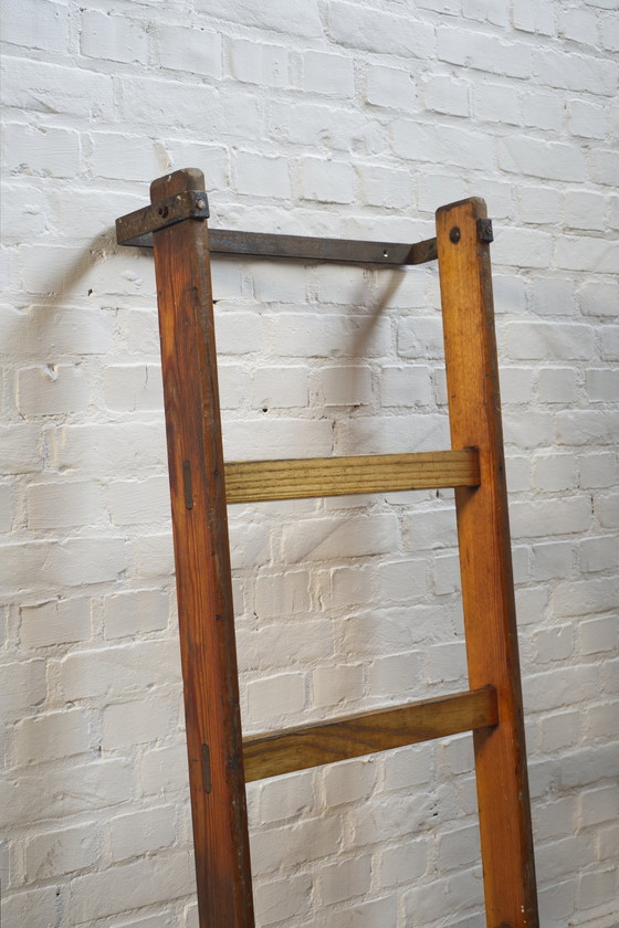 Image 1 of Struttura per arrampicata in pino d'epoca