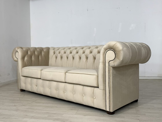 Image 1 of English chesterfield sofa couch 3-seater vintage style colonial