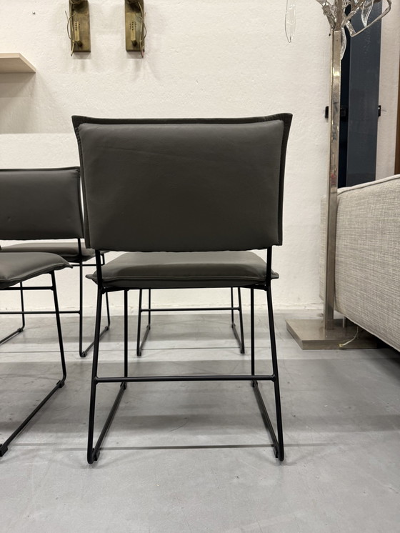 Image 1 of 4 sillas de comedor Norman de Jess Design en cuero gris 