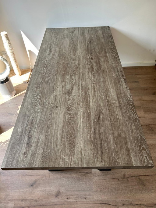 Design X-leg dining table