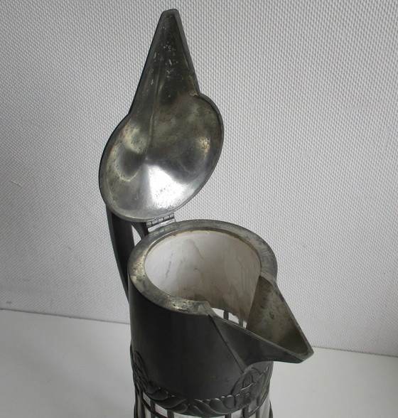 Image 1 of Carafe art nouveau en verre avec cadre en étain