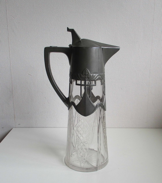 Image 1 of Carafe art nouveau en verre avec cadre en étain