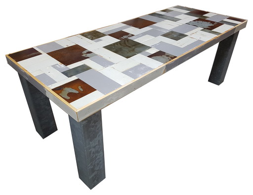 Dusign table with wood and zinc