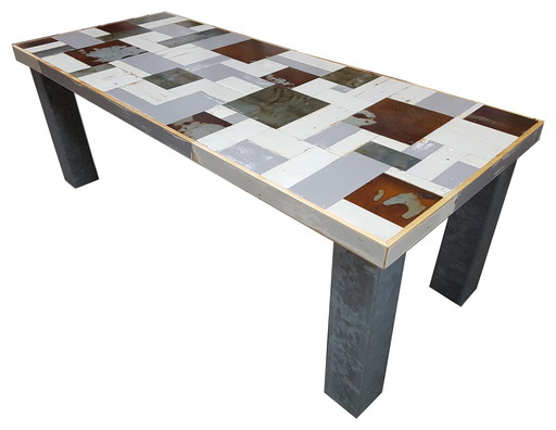 Dusign table with wood and zinc